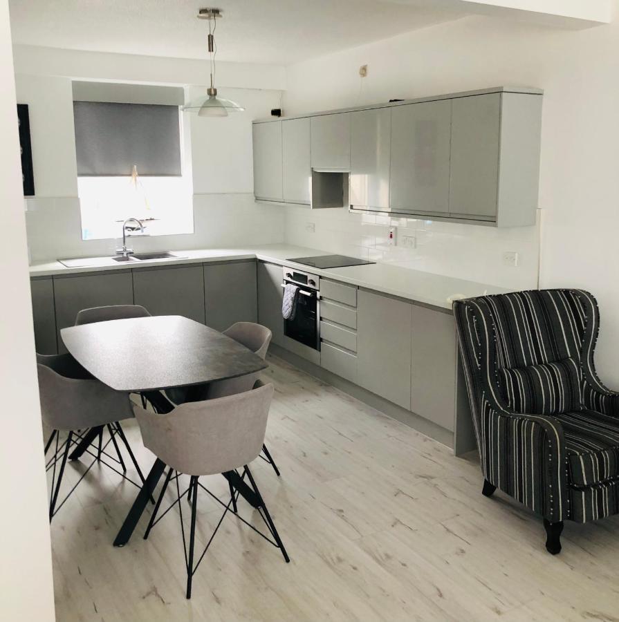 Spacious And Bright Town Centre Apartment Ballycastle Ngoại thất bức ảnh